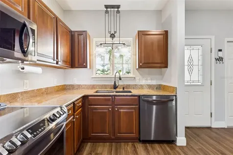 1130 Avenida De Las Casas Lady Lake FL 32159