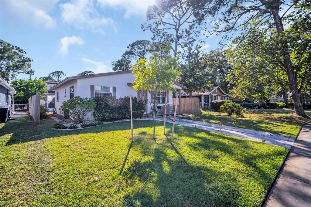 218 49th Avenue N St Petersburg FL 33703