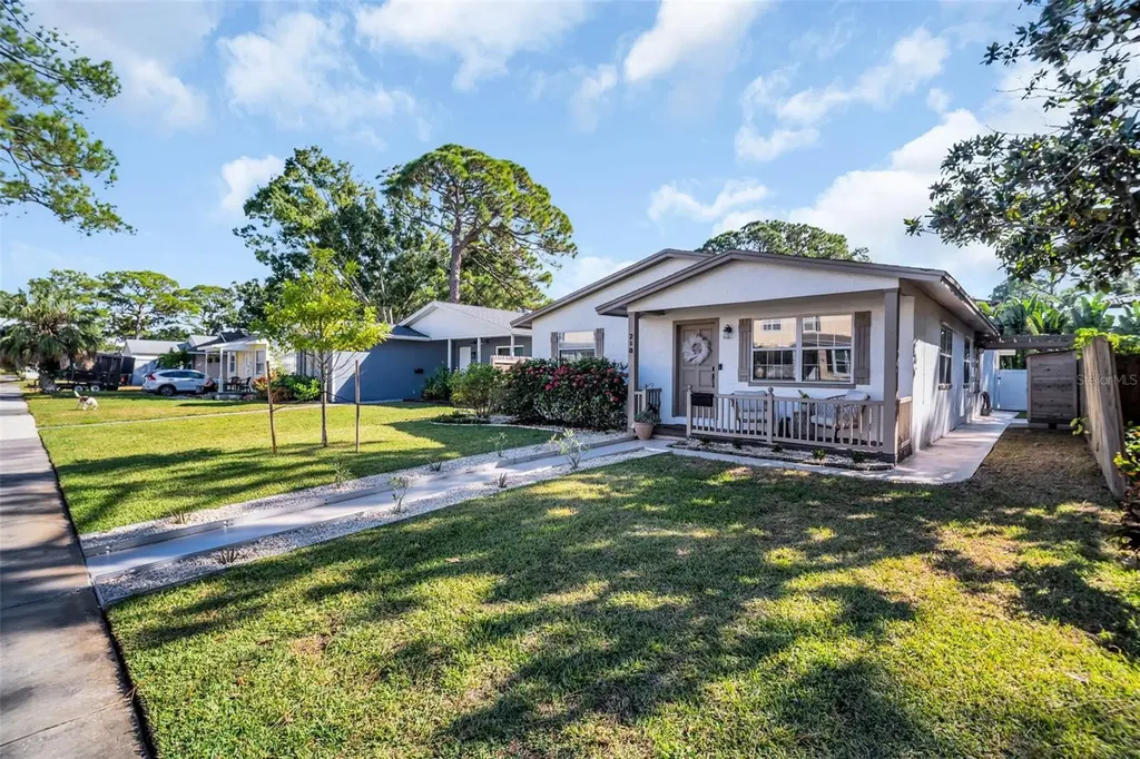 218 49th Avenue N St Petersburg FL 33703