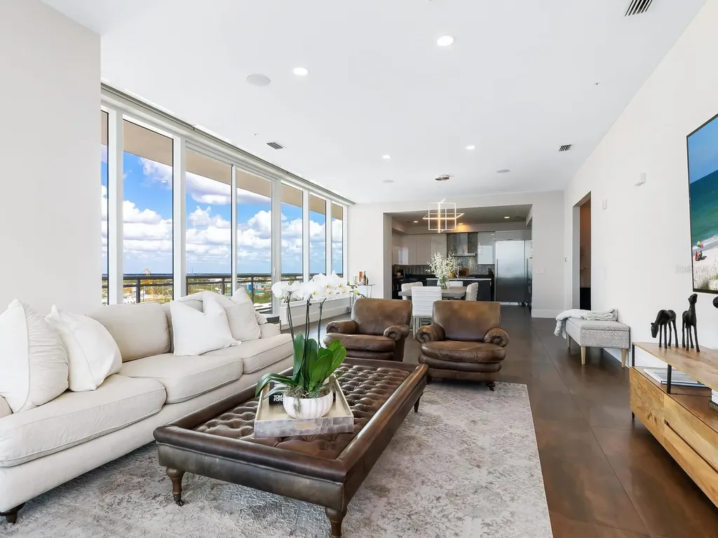 540 N Tamiami Trail Sarasota FL 34236