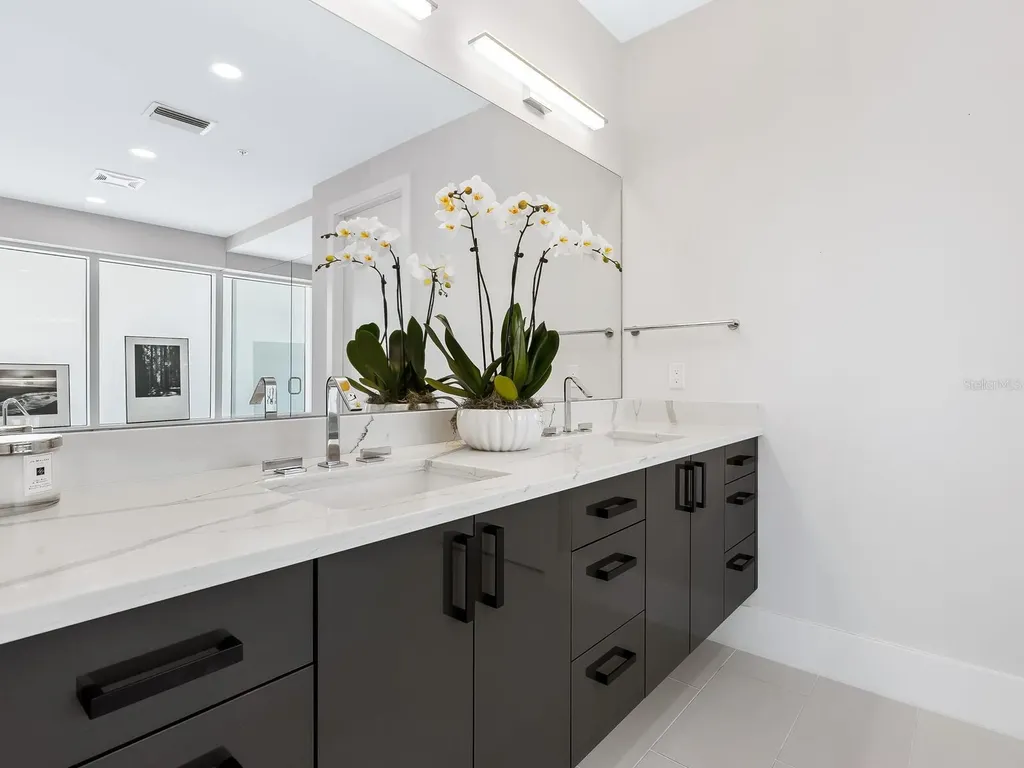 540 N Tamiami Trail Sarasota FL 34236