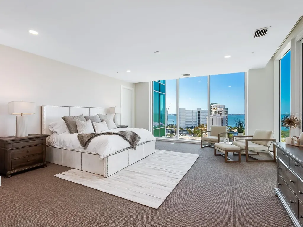 540 N Tamiami Trail Sarasota FL 34236