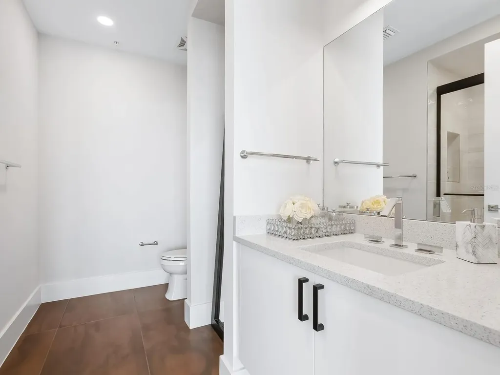 540 N Tamiami Trail Sarasota FL 34236