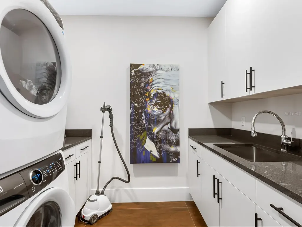 540 N Tamiami Trail Sarasota FL 34236