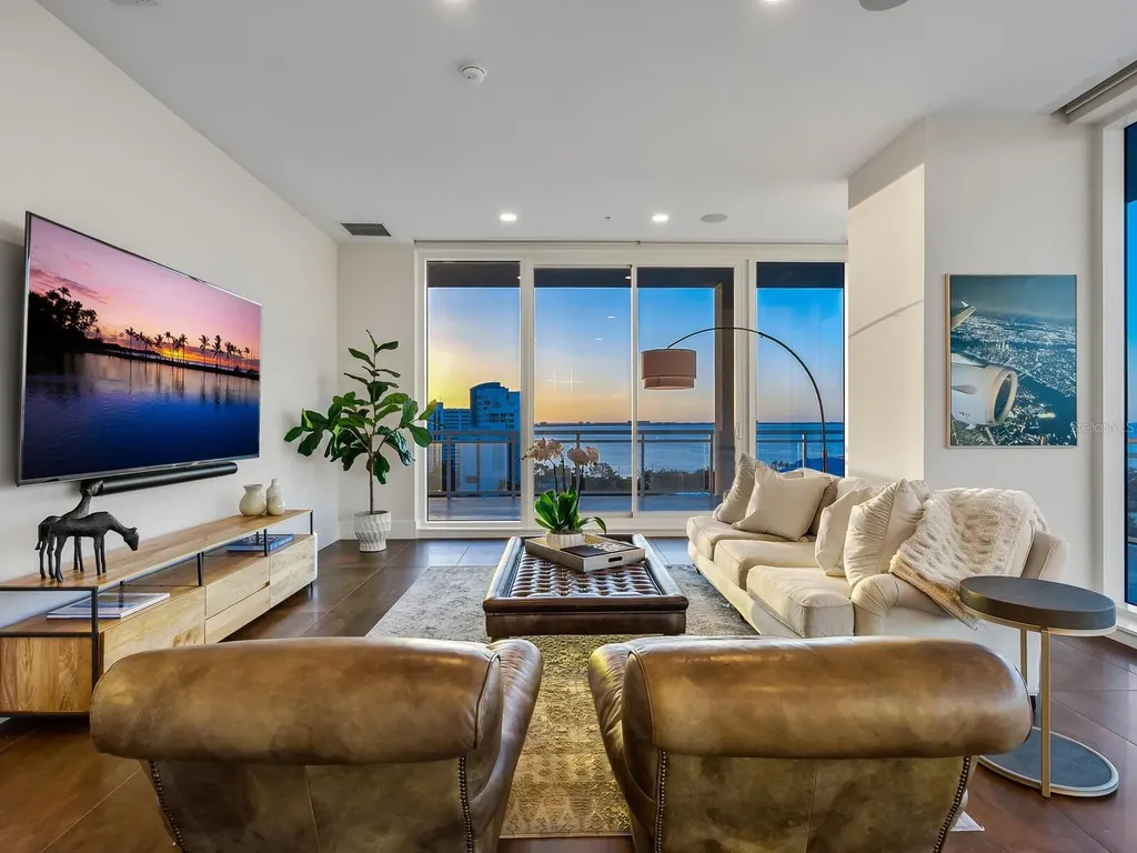 540 N Tamiami Trail Sarasota FL 34236