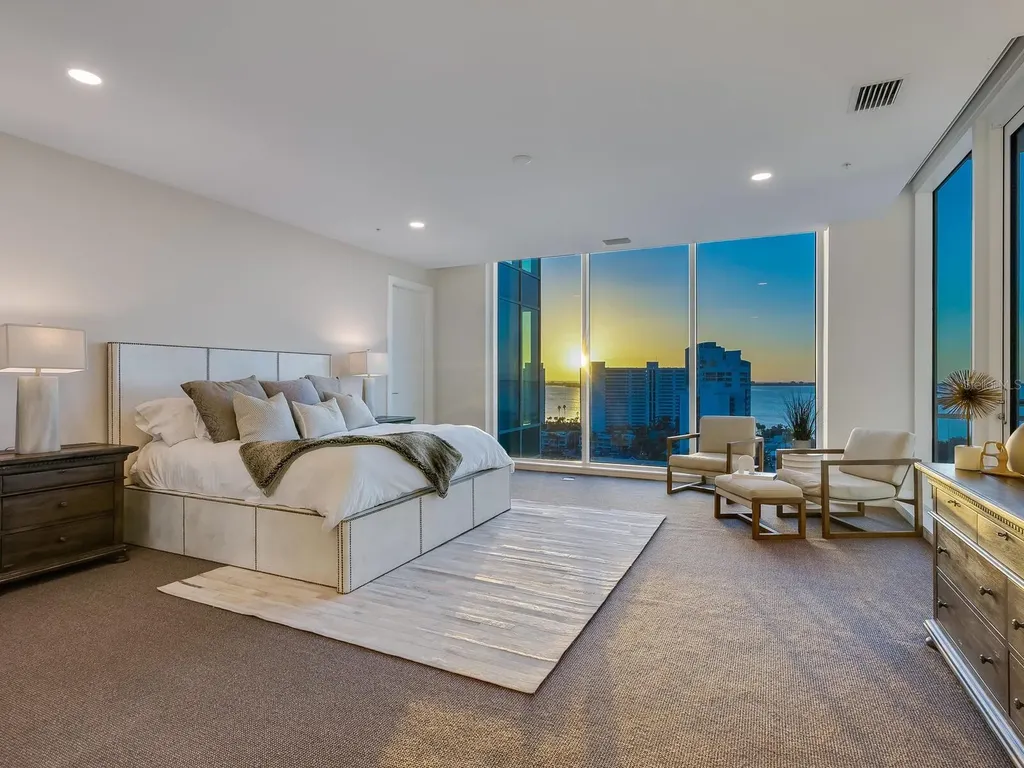 540 N Tamiami Trail Sarasota FL 34236