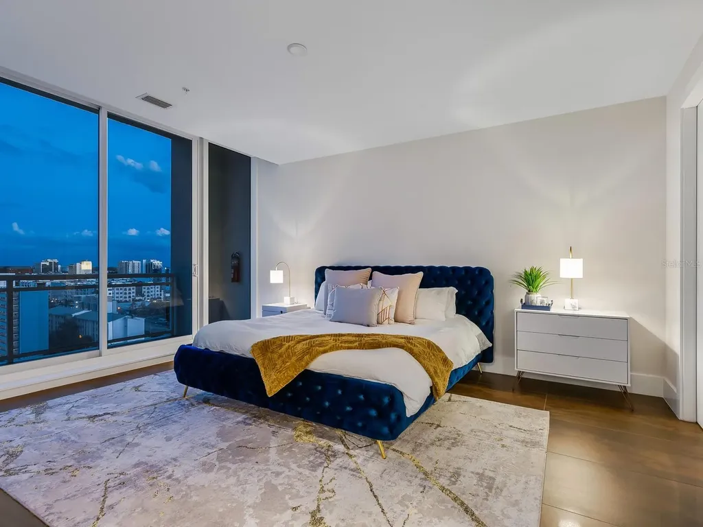 540 N Tamiami Trail Sarasota FL 34236