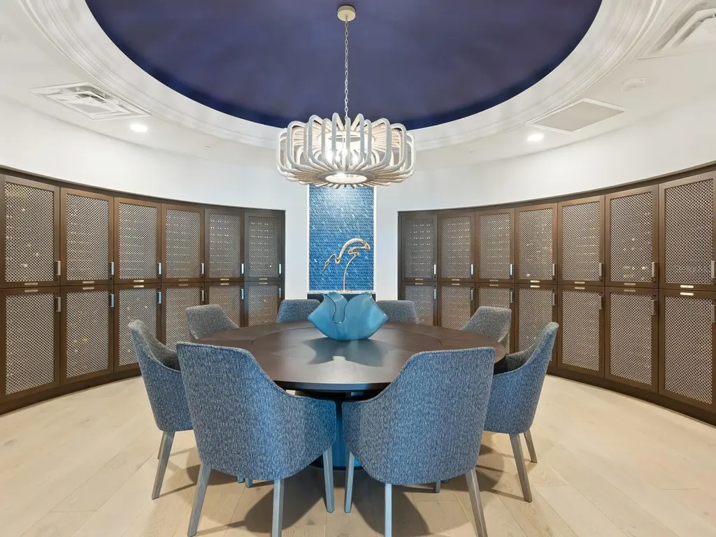 540 N Tamiami Trail Sarasota FL 34236