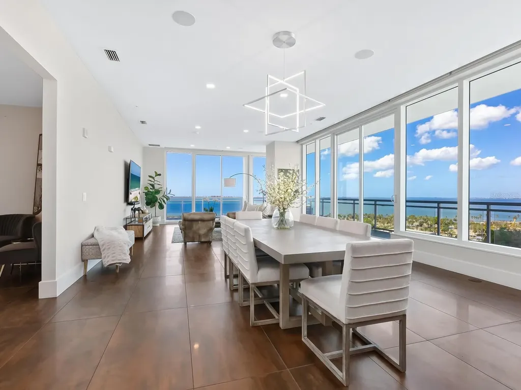 540 N Tamiami Trail Sarasota FL 34236