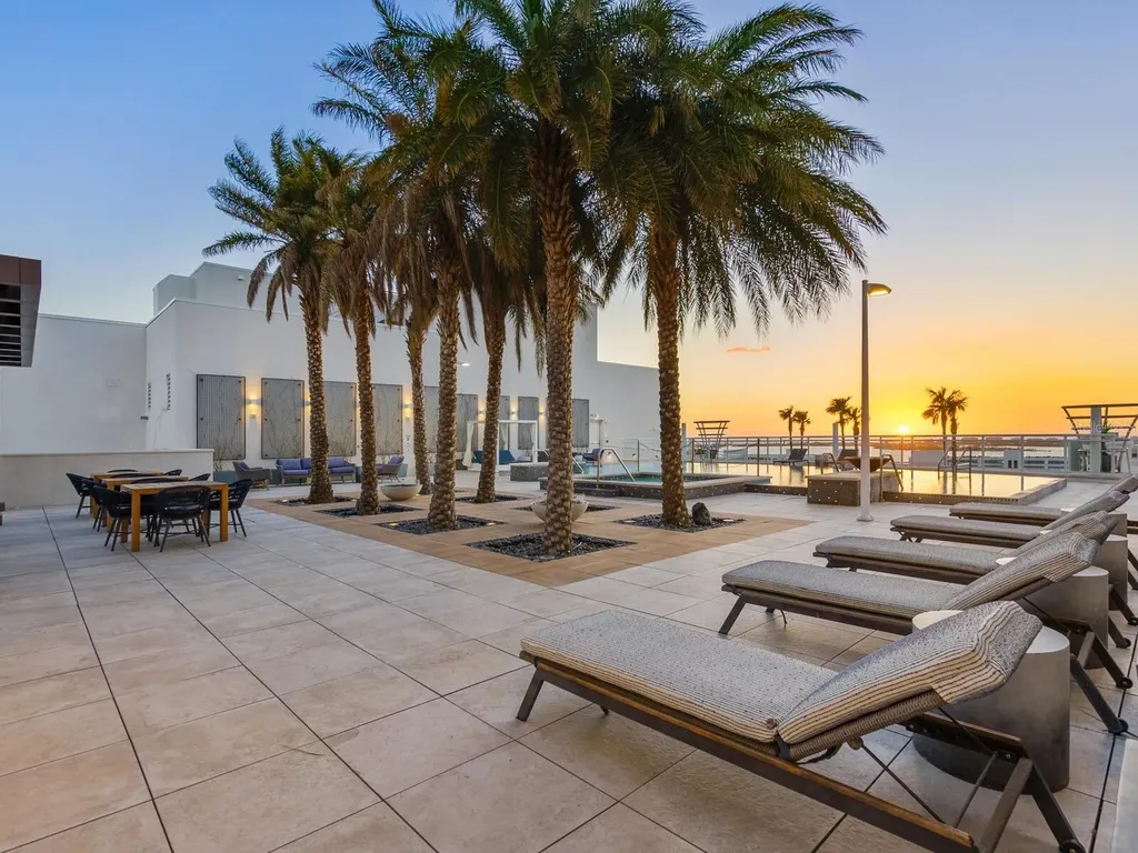 540 N Tamiami Trail Sarasota FL 34236