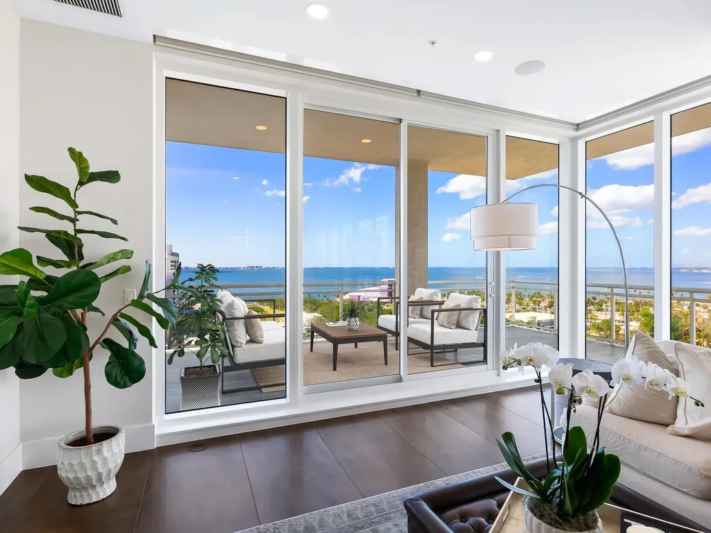 540 N Tamiami Trail Sarasota FL 34236