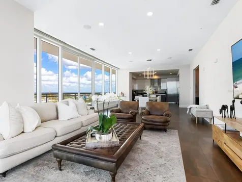540 N Tamiami Trail Sarasota FL 34236