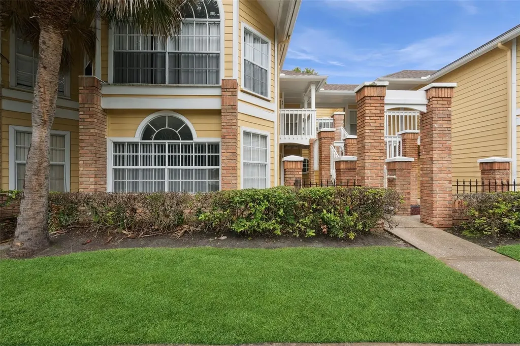 2442 Sweetwater Club Circle Kissimmee FL 34746
