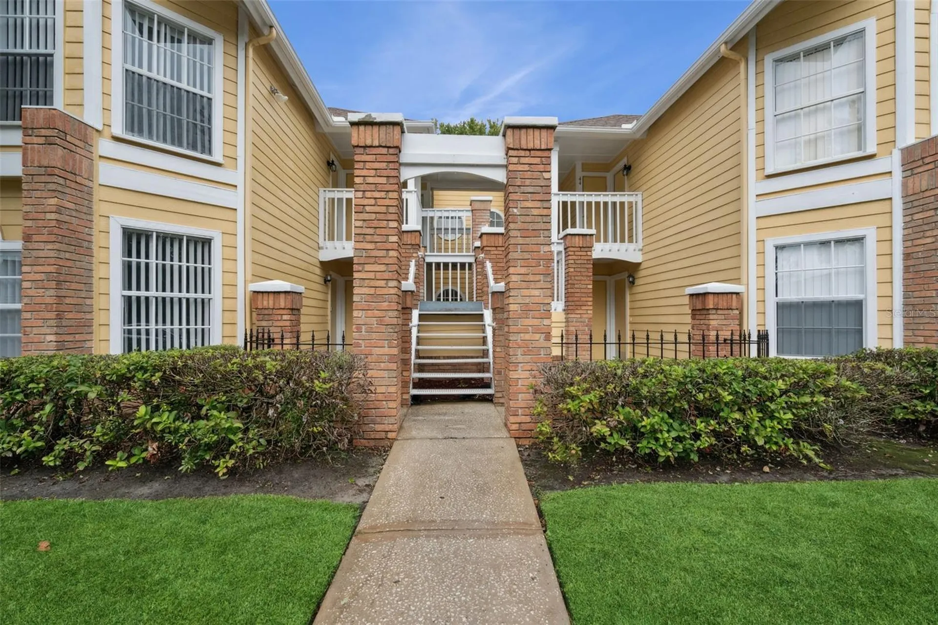 2442 Sweetwater Club Circle Kissimmee FL 34746