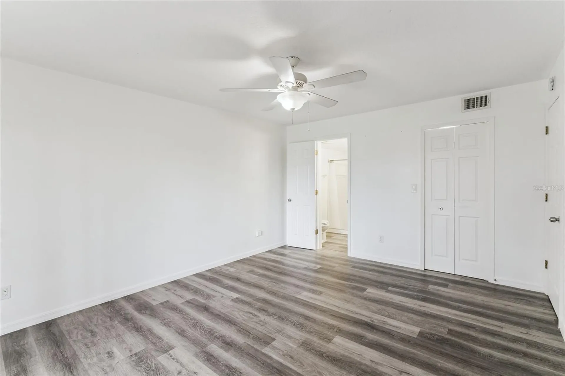 2442 Sweetwater Club Circle Kissimmee FL 34746