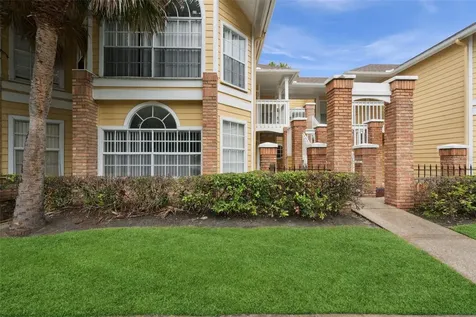 2442 Sweetwater Club Circle Kissimmee FL 34746