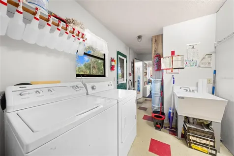 102 S Highland Street Bushnell FL 33513