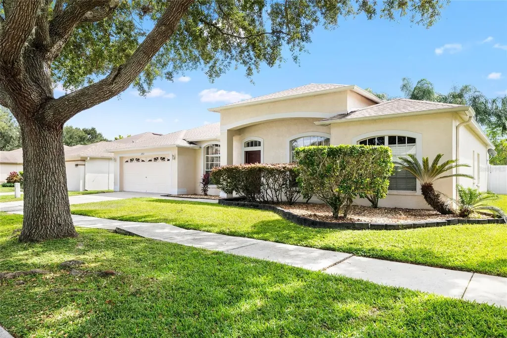 2763 Valencia Grove Drive Valrico FL 33596
