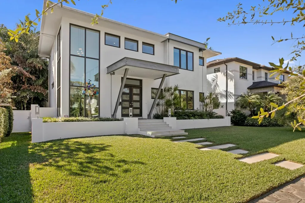 720 16th Avenue NE St Petersburg FL 33704
