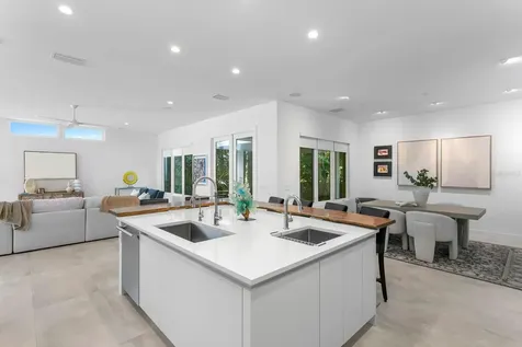 720 16th Avenue NE St Petersburg FL 33704