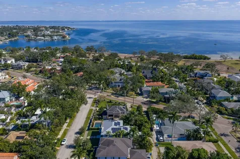 720 16th Avenue NE St Petersburg FL 33704