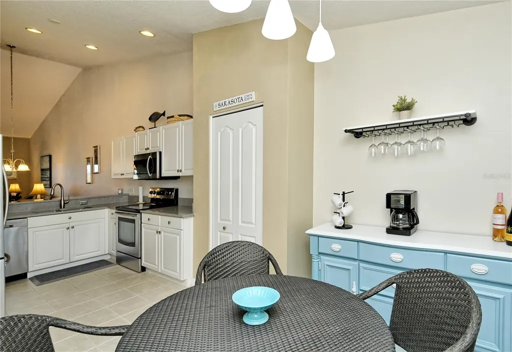 5320 Hyland Hills Avenue Sarasota FL 34241