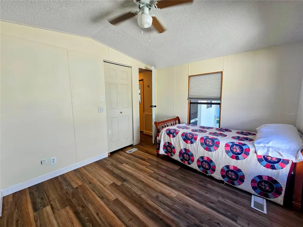 615 NE Cottage Park Lane Leesburg FL 34748
