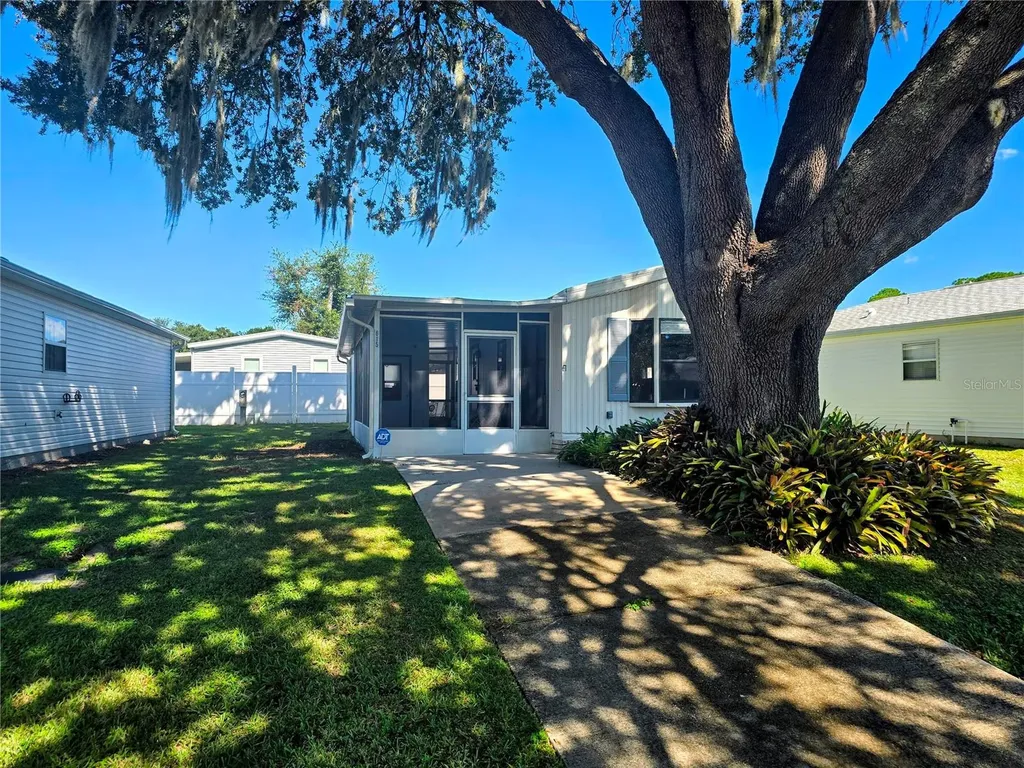 615 NE Cottage Park Lane Leesburg FL 34748