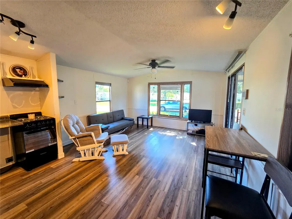 615 NE Cottage Park Lane Leesburg FL 34748