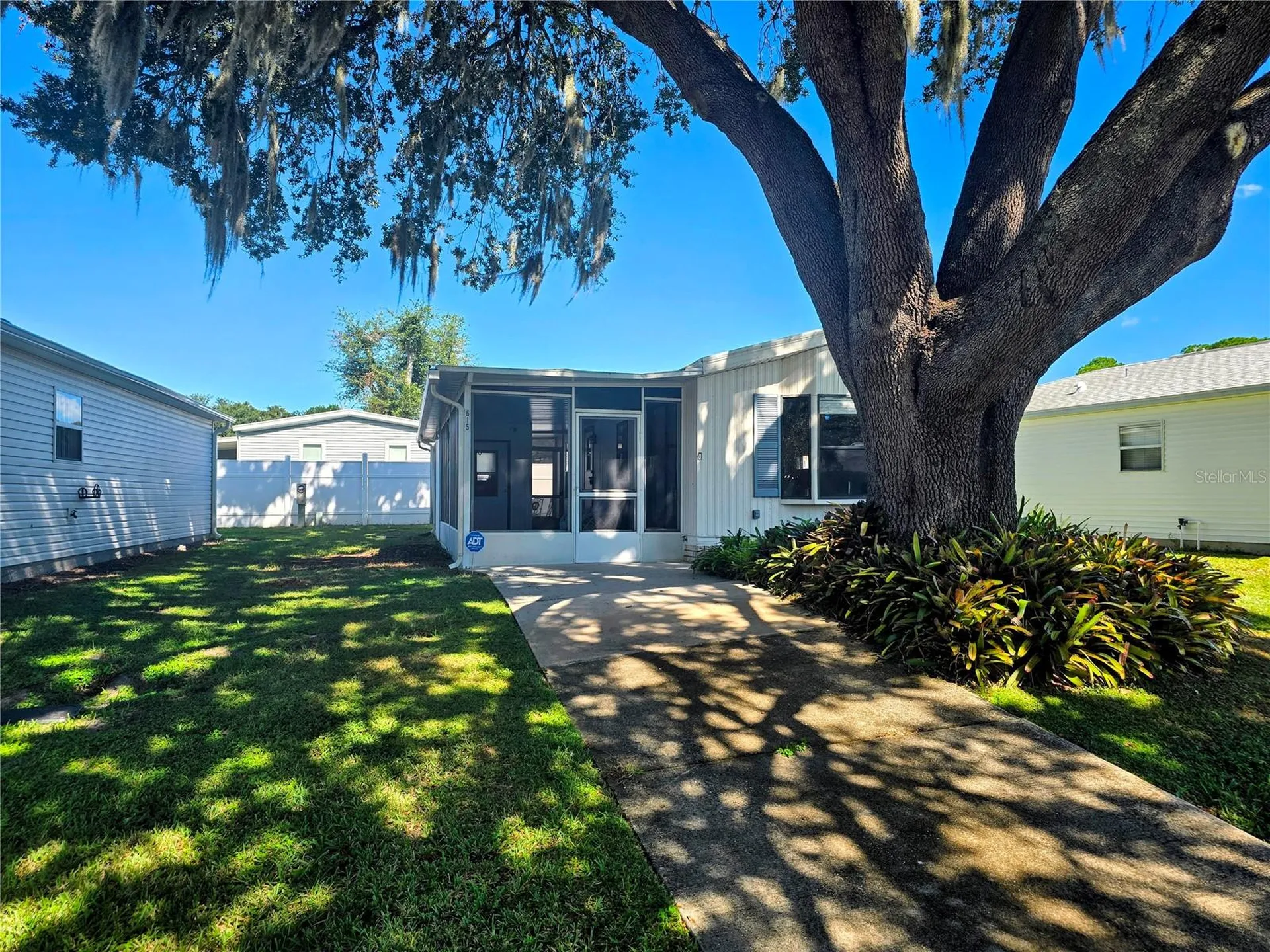 615 NE Cottage Park Lane Leesburg FL 34748