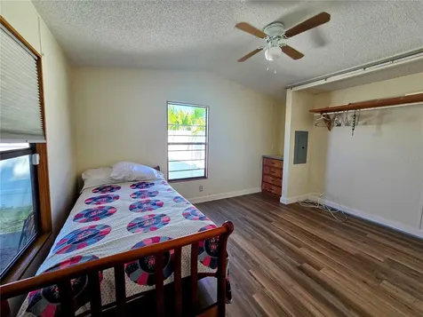 615 NE Cottage Park Lane Leesburg FL 34748