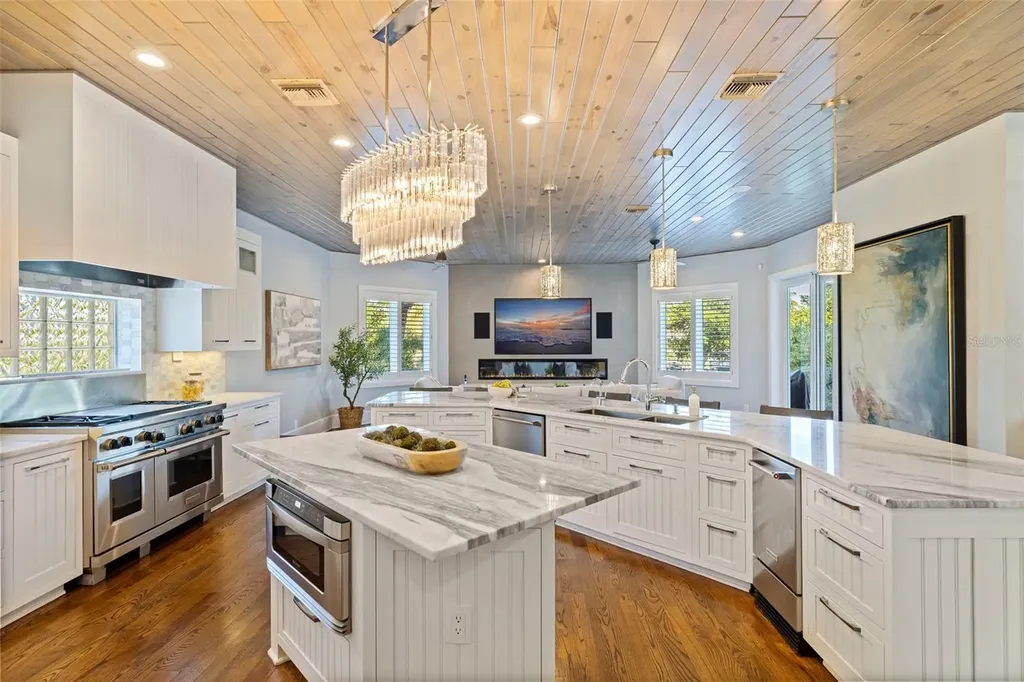 6152 52nd Street S St Petersburg FL 33715