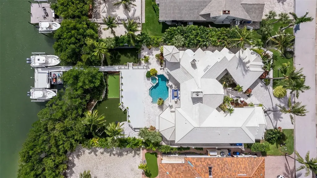 6152 52nd Street S St Petersburg FL 33715