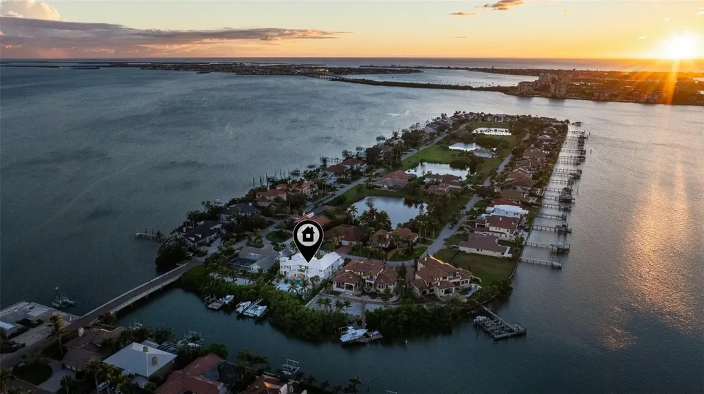 6152 52nd Street S St Petersburg FL 33715