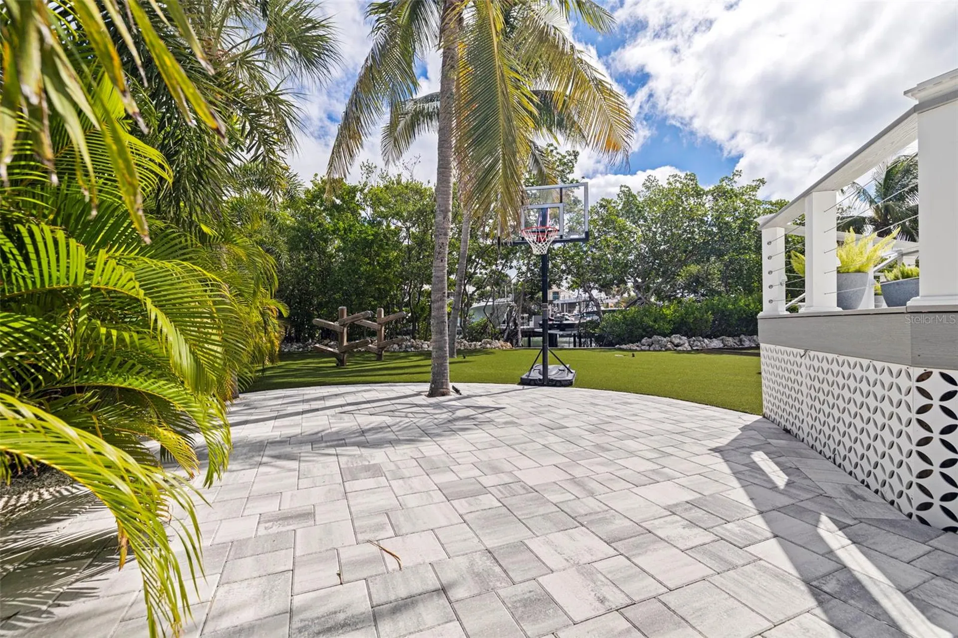 6152 52nd Street S St Petersburg FL 33715
