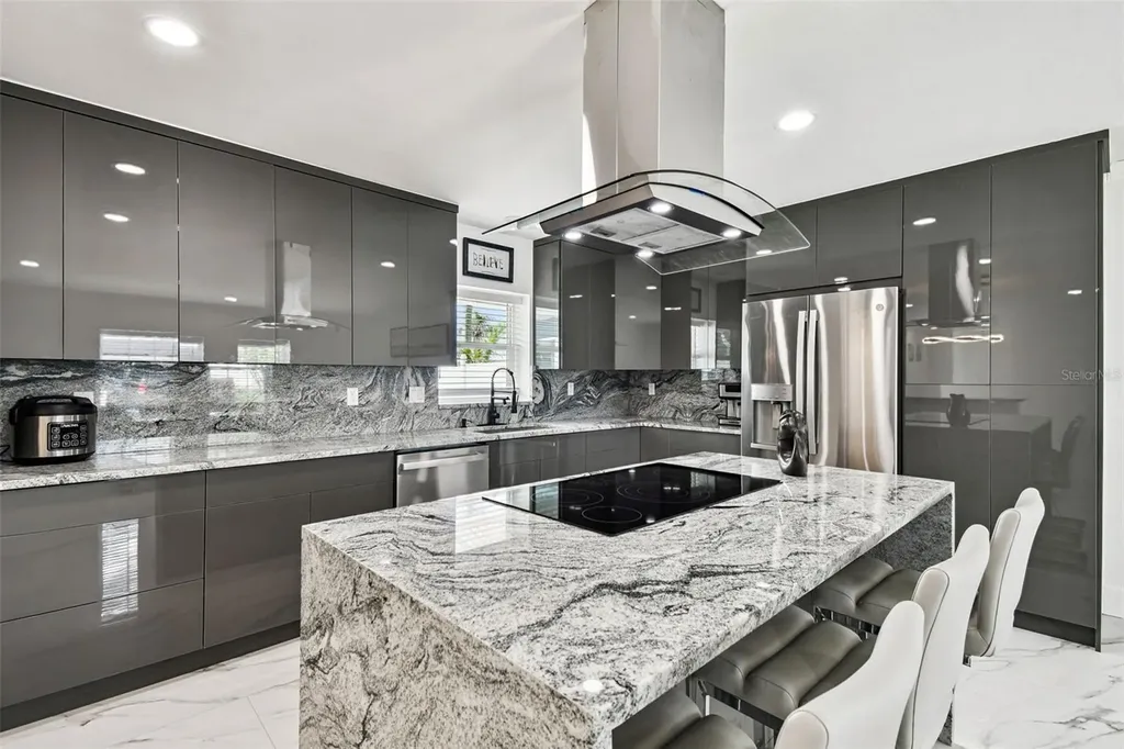 8708 Thornwood Lane Tampa FL 33615