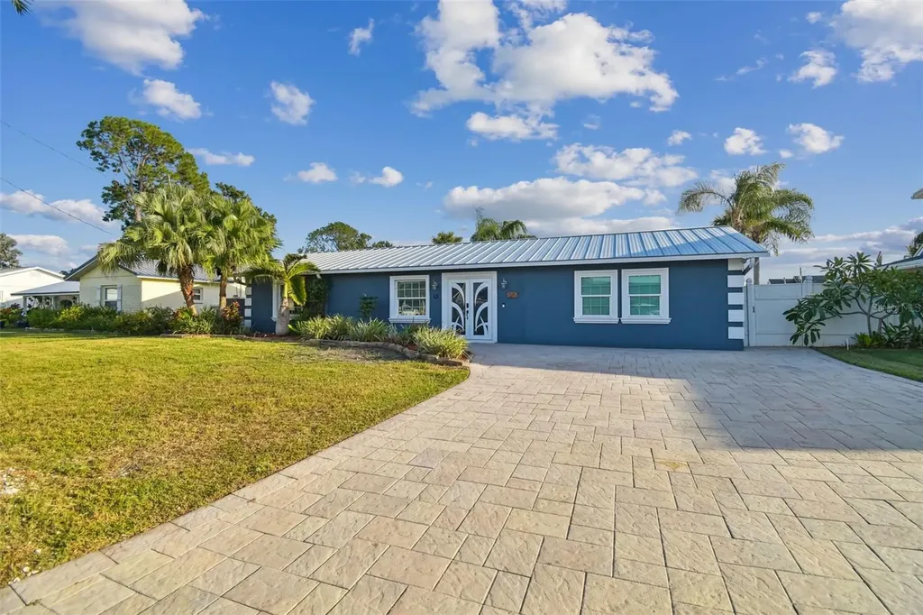 8708 Thornwood Lane Tampa FL 33615