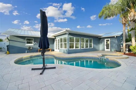 8708 Thornwood Lane Tampa FL 33615