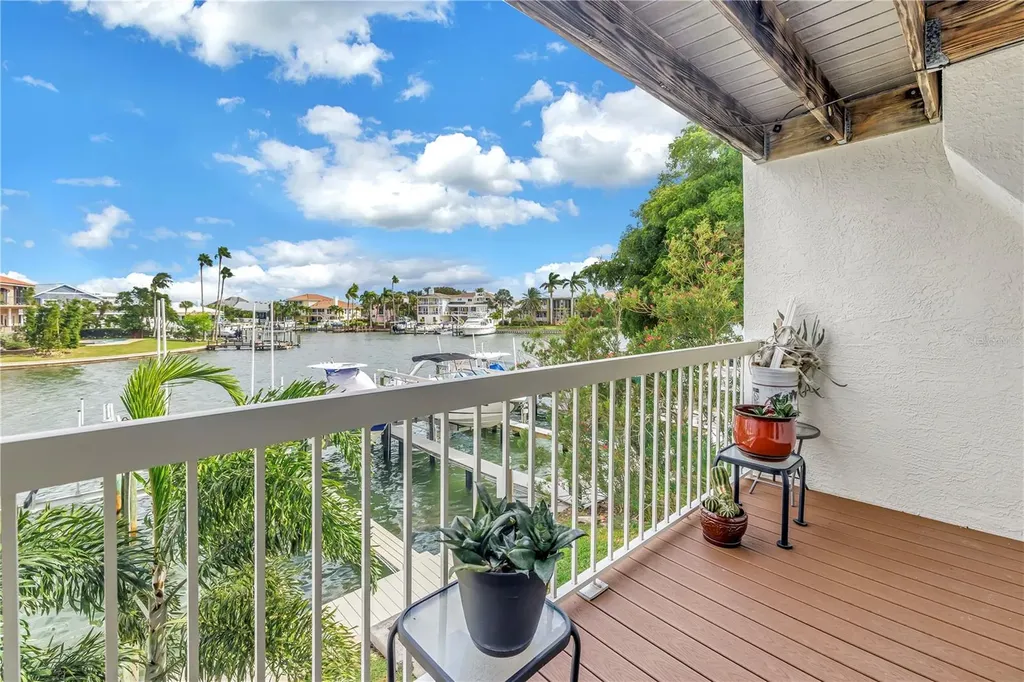 367 Madeira Circle Tierra Verde FL 33715