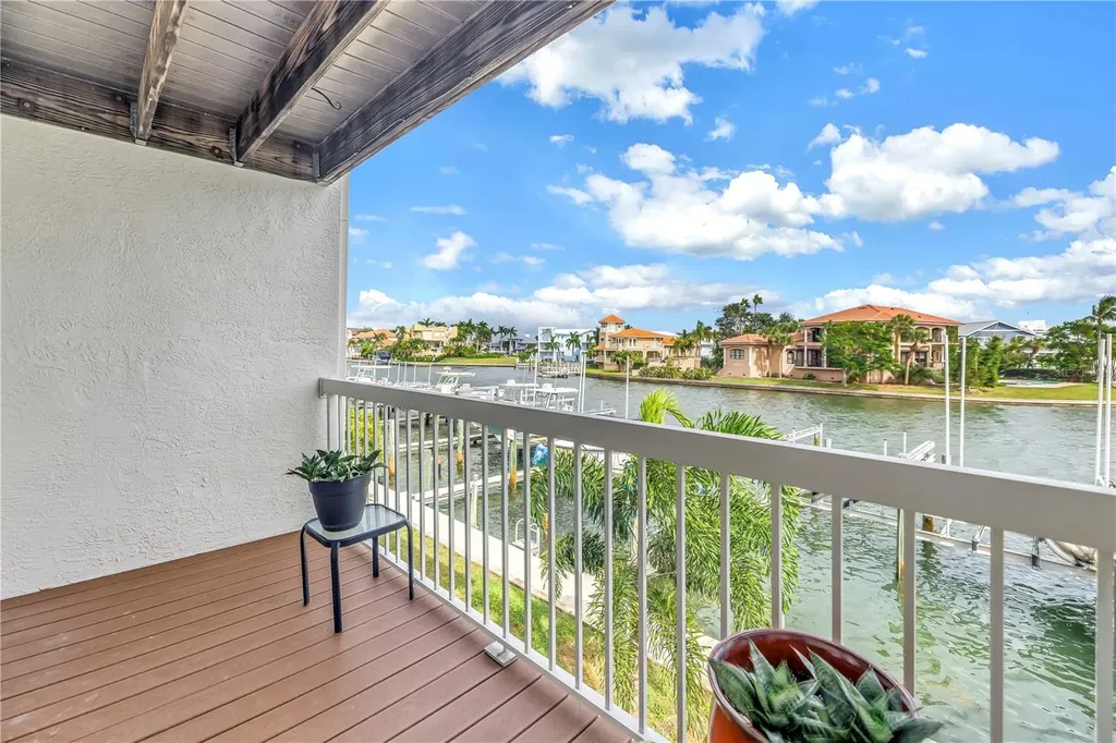 367 Madeira Circle Tierra Verde FL 33715