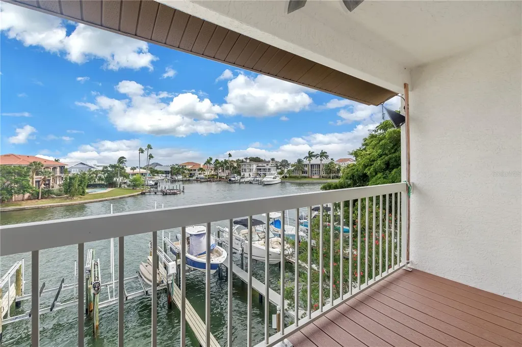 367 Madeira Circle Tierra Verde FL 33715