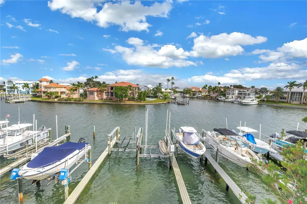 367 Madeira Circle Tierra Verde FL 33715