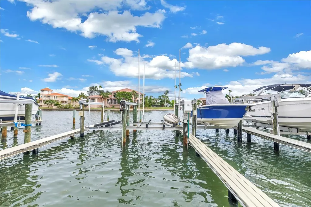 367 Madeira Circle Tierra Verde FL 33715