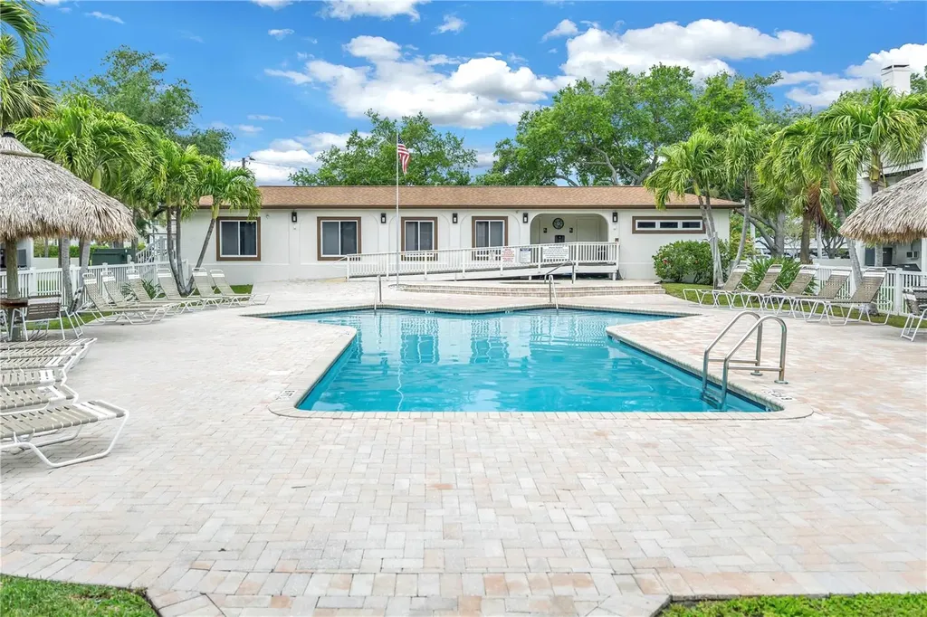367 Madeira Circle Tierra Verde FL 33715