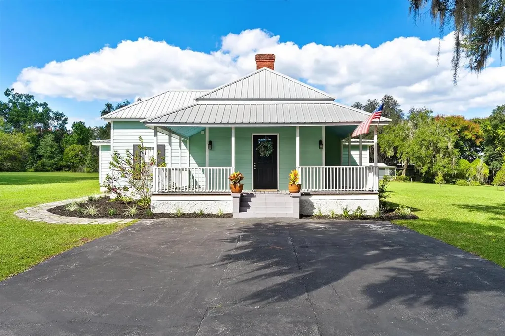 229 W Mcclendon Street Lady Lake FL 32159