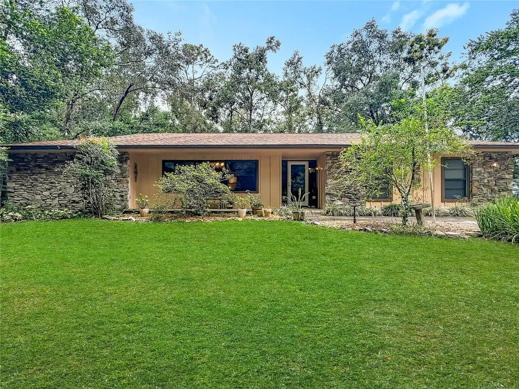 1942 Country Club Road Eustis FL 32726