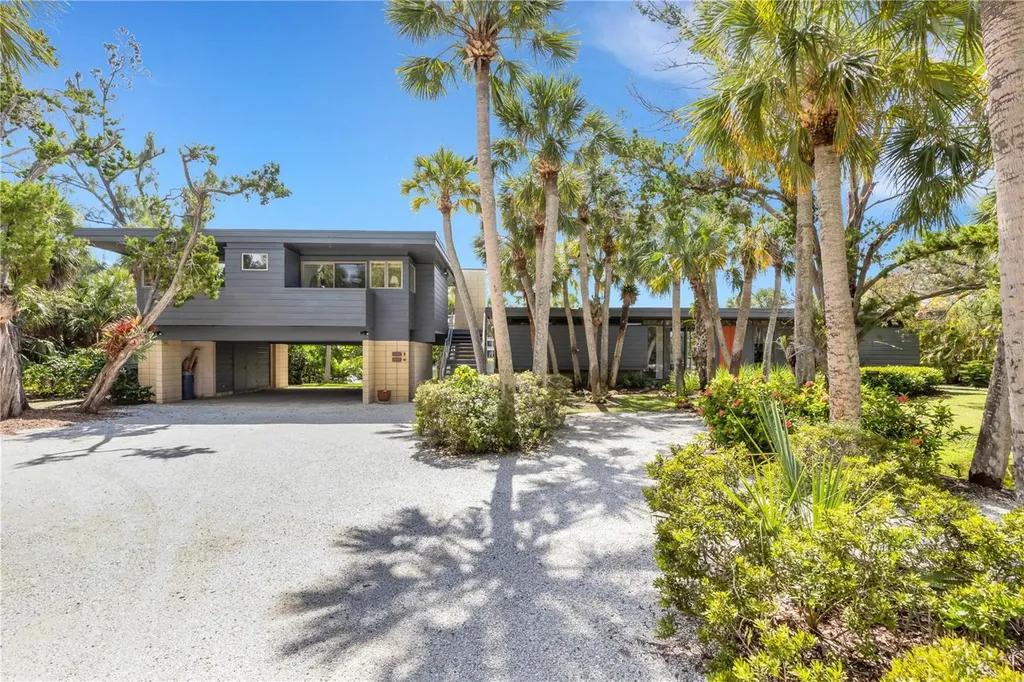 62 Sandy Hook Road S Sarasota FL 34242