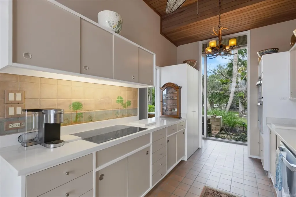 62 Sandy Hook Road S Sarasota FL 34242