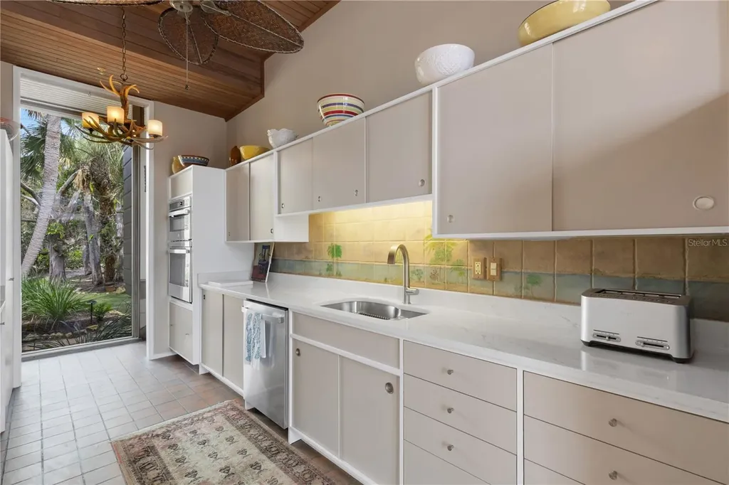 62 Sandy Hook Road S Sarasota FL 34242