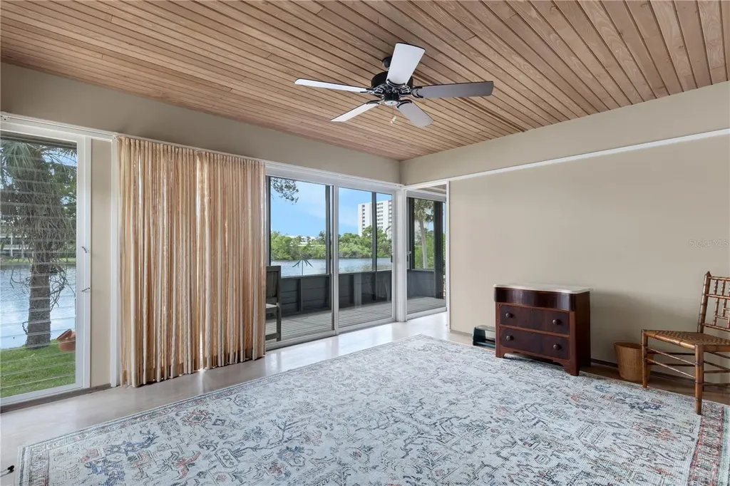 62 Sandy Hook Road S Sarasota FL 34242